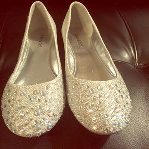 8.5 jeweled flats
